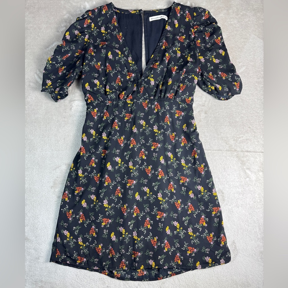 Abercrombie & Fitch Women's Black Floral‎ Mini Dress Size Medium Puff Sleeve